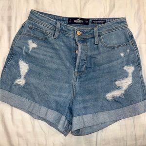 Hollister - Ultra Rise Mom Jean Shorts
